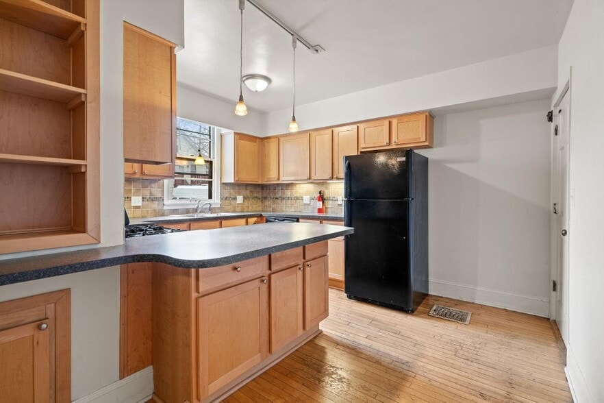 Building Photo - 2744 Fremont Ave S