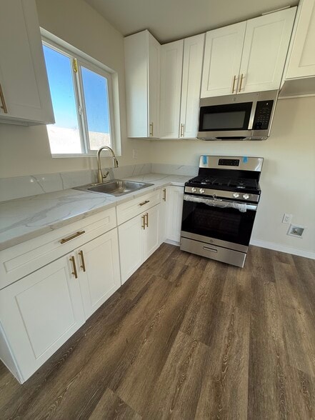 Building Photo - 1653 W 204th St