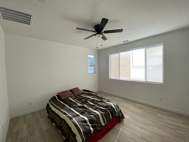 Building Photo - Beautiful Home with Solar