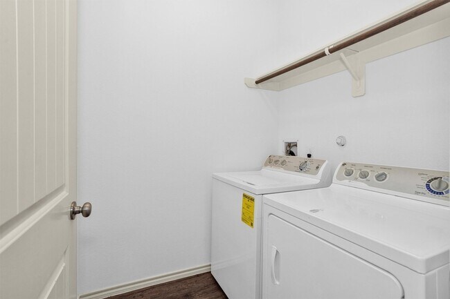 Building Photo - 2730 Donellan Dr