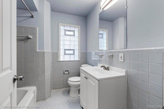 Building Photo - 19412 Sussex St