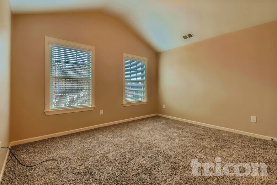 Building Photo - 216 Fannin Ln