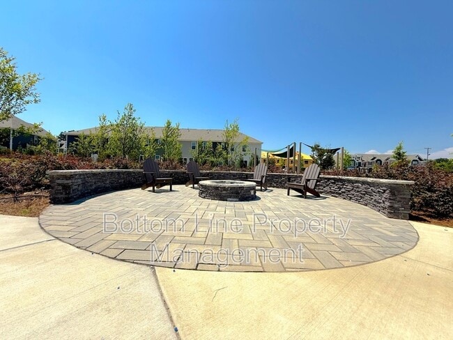 Building Photo - 5278 Maynard Hl Dr