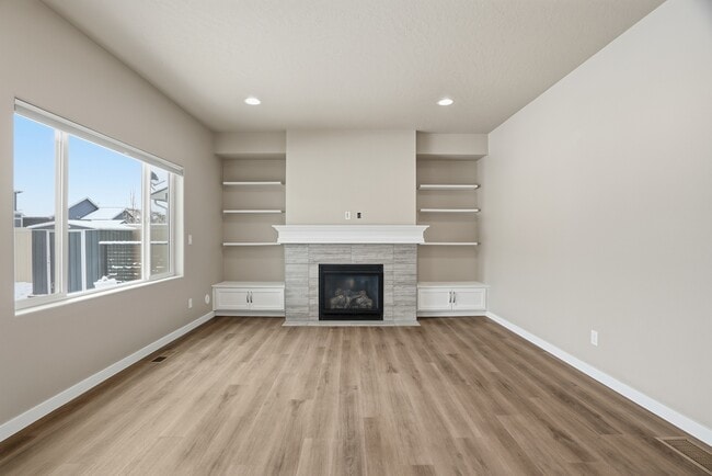 Building Photo - 2067 W Alsea Ave