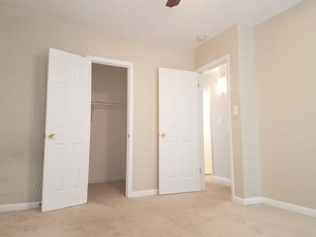 Building Photo - 2500 Markham Ln