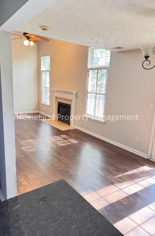 Building Photo - 860 Hidden Stream Dr