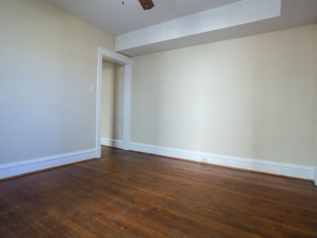 Building Photo - Spacious 2-Bed/1-Bath Ground Floor Apt w/ Patio & Yard in Manchester!