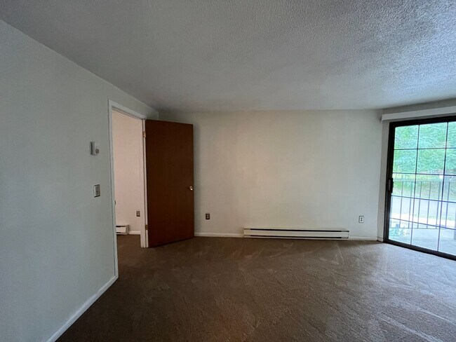 Building Photo - Multi Level One Bedroom Condo Near Blue Ba...