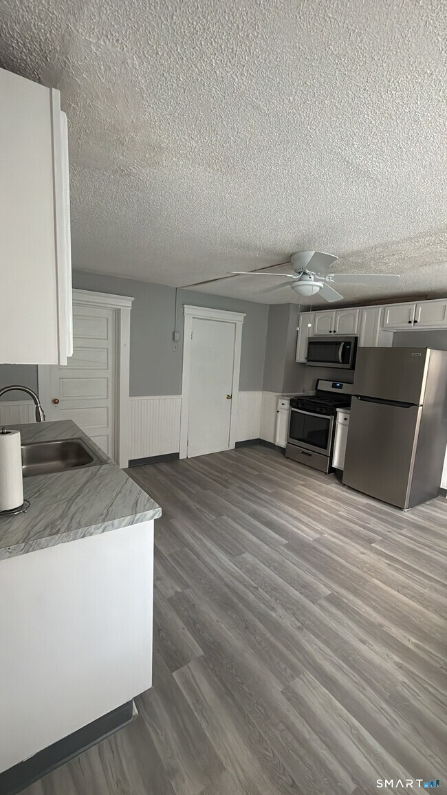 Building Photo - 322 Bassett St