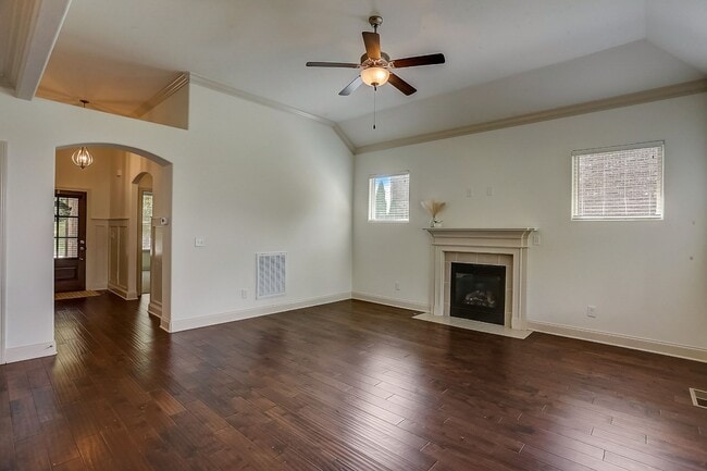 Building Photo - Beautiful 5-bedroom rental home in the hig...