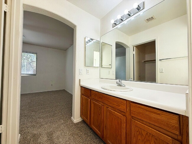 Building Photo - Charming 3-Bedroom Avondale Home with New ...