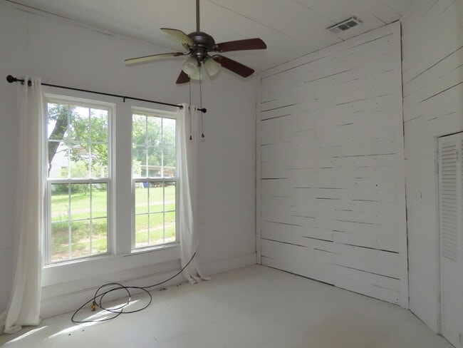 Building Photo - Cozy 2 Bedroom 1 Bath in Winona