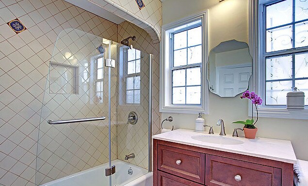 Guest Bath - 2315 S Cochran Ave