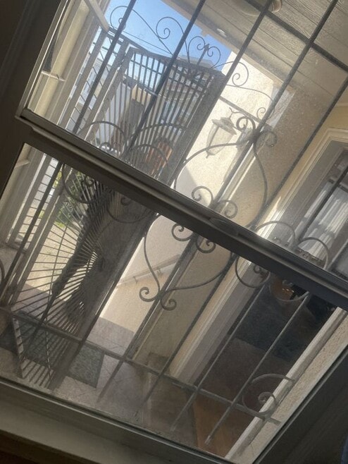 Building Photo - 586 39th Ave