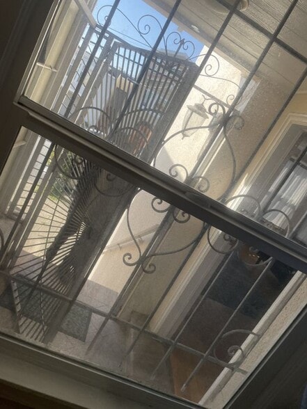 Primary Photo - 586 39th Ave