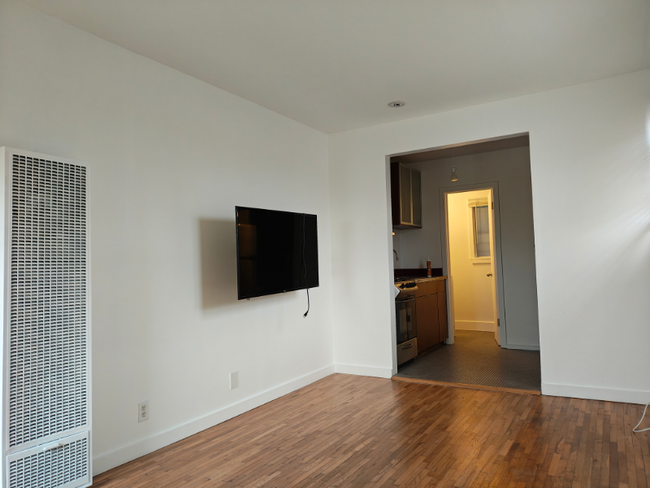 Building Photo - 250 3rd Ave