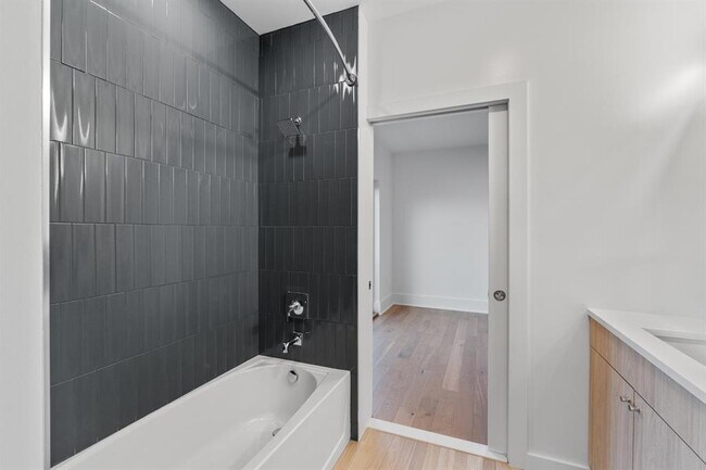 Building Photo - 525 AVENUE E