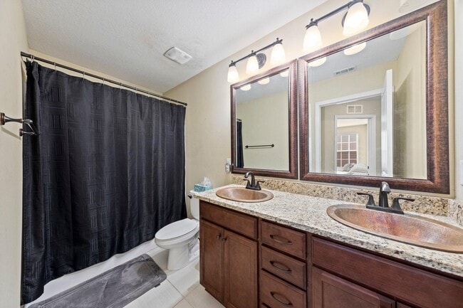 Building Photo - 876 Fairview Dr