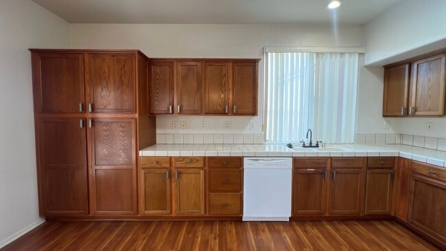 Building Photo - (APPLICATION PENDING) West Lancaster Home