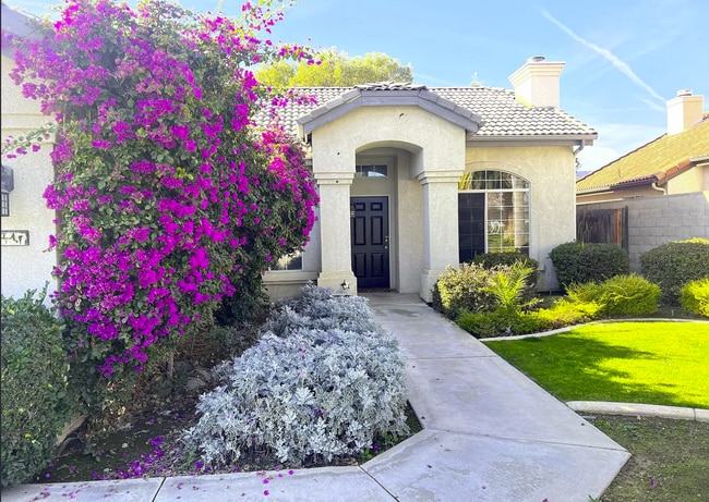 Building Photo - Beautiful Single-family home!