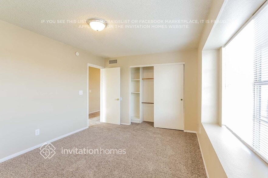 Building Photo - 4461 W Yorkshire Dr