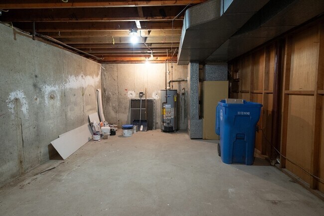 Building Photo - 10 Colburn St