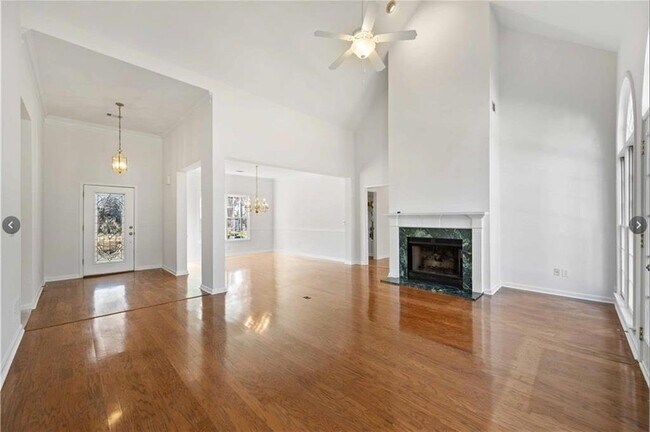 Building Photo - 4185 Waterford Dr