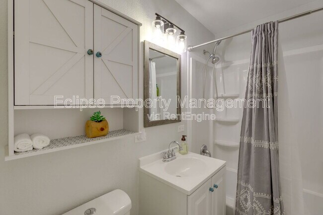 Building Photo - 1228 Bonito Ave