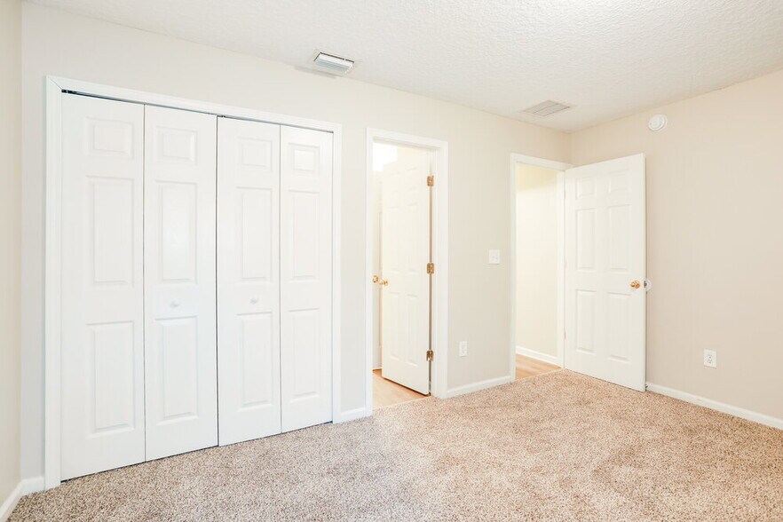 Building Photo - 14060 Red Rock Lake Dr