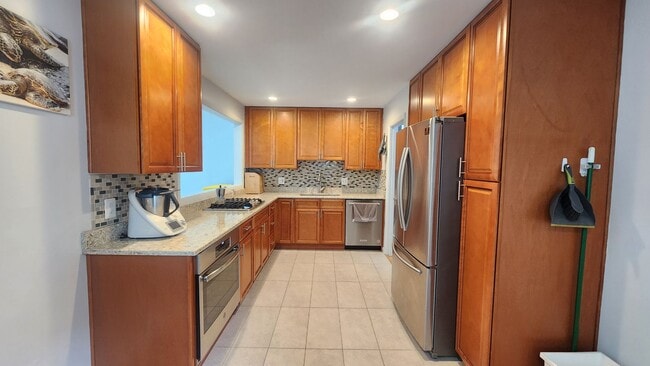 Building Photo - Wonderfully Updated Home On the Edge of Po...
