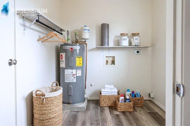 Building Photo - Cozy & Inviting 2-bedrooms, 1-bath duplex apartment in Prescott Valley!