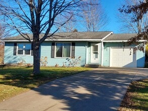 Building Photo - Nice 3 Bedroom 2 Bathroom House in Somerset