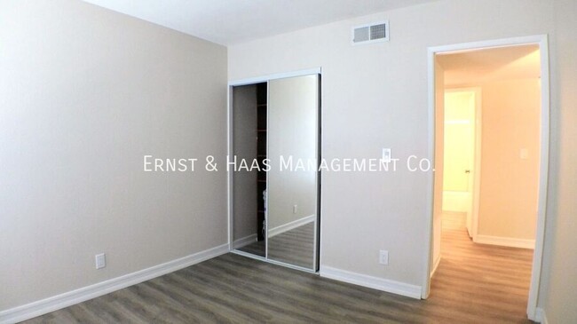 Building Photo - 3707 Country Club Dr