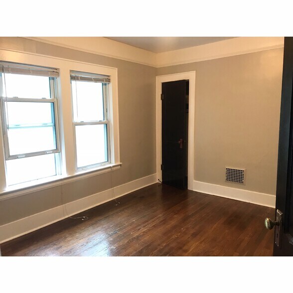 Building Photo - 915 2nd St