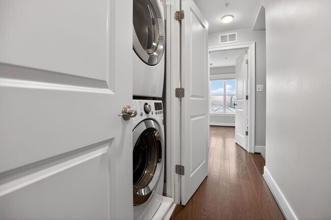 Building Photo - 2179 Half Moon Pl NE