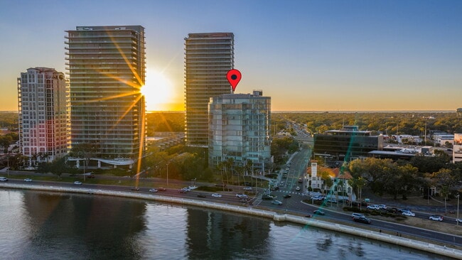 Building Photo - 2900 W Bay to Bay Blvd