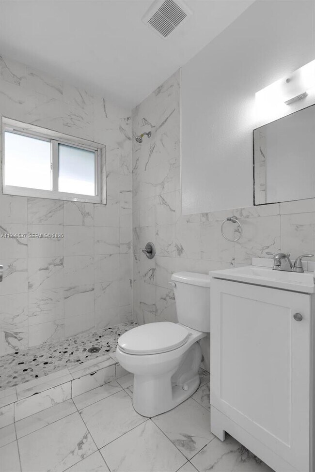 Building Photo - 5549 NE Miami Ct