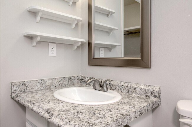 Building Photo - 152 Scottwood Dr SE