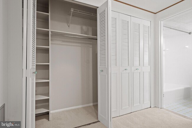 Building Photo - 4600 S Four Mile Run Dr