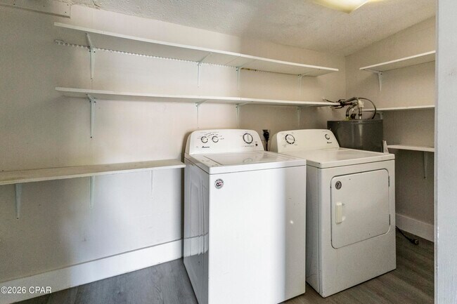 Building Photo - 2722 E 6th St