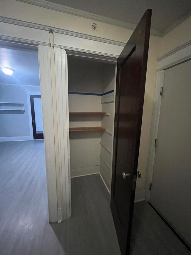 Building Photo - 2729 Dewey Ave