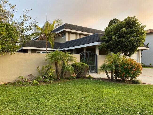 Building Photo - Beautiful 4 bedroom 3 bath House in Manhattan Beach