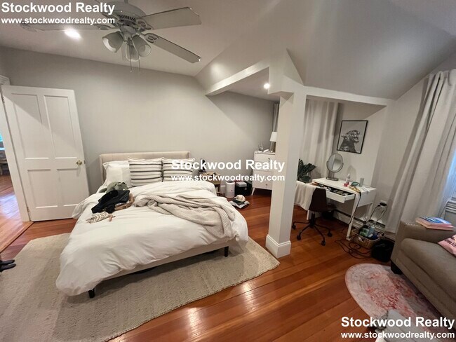 Building Photo - 90 Lyndhurst St