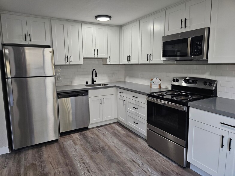 Interior Photo - CityScape: Leasing Specials! Newly Renovat...