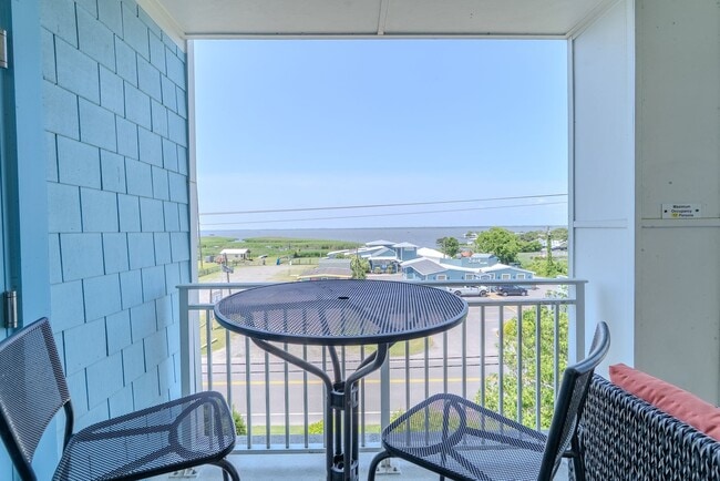 Building Photo - Sandbridge Off Season/Furnished 3 bed Read...