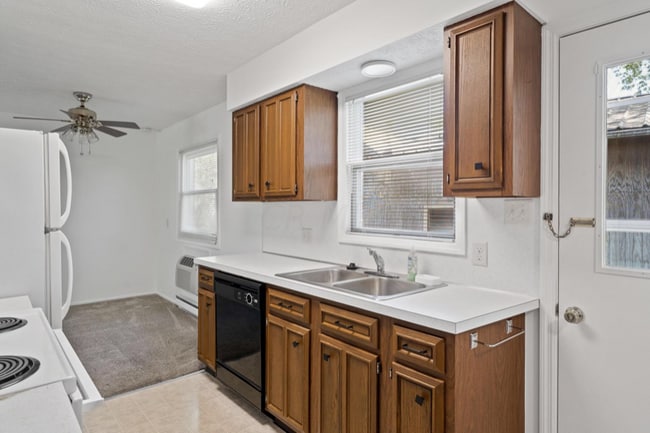 Building Photo - 168 Lincoln St