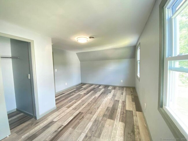 Building Photo - 28 Grove Pl