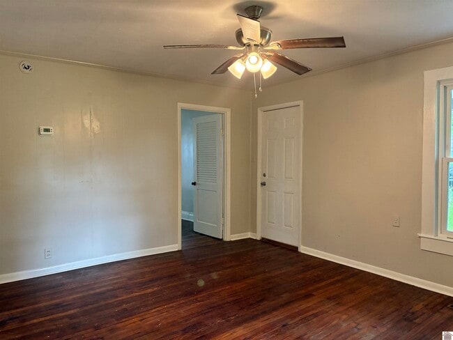 Building Photo - 1207 Markham Ave
