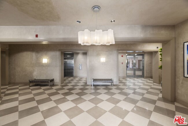 Building Photo - 1118 3rd St