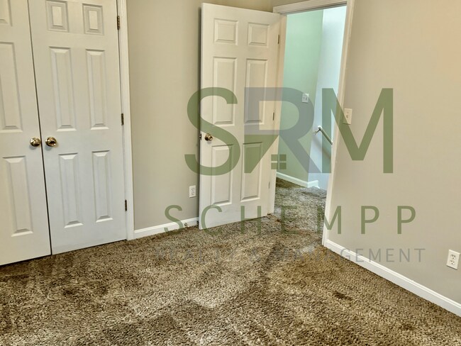 Building Photo - Large 3 bedroom/1.5 bath house in Downtown Louisville-Section 8 Accepted